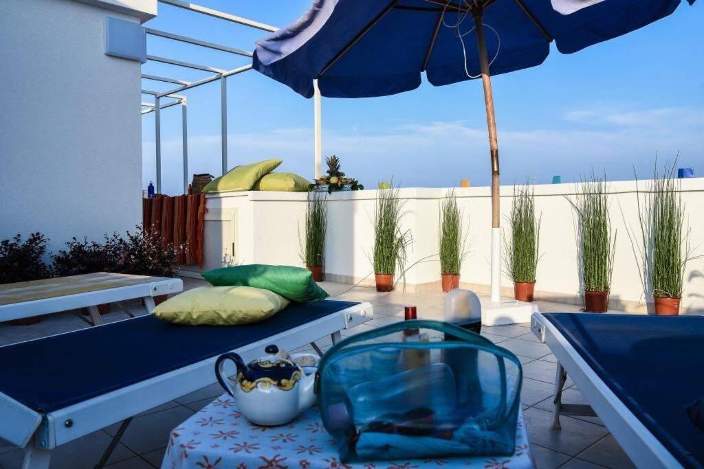 Апартаменты La Terrazza Di Alcino Торре-Канне Экстерьер фото
