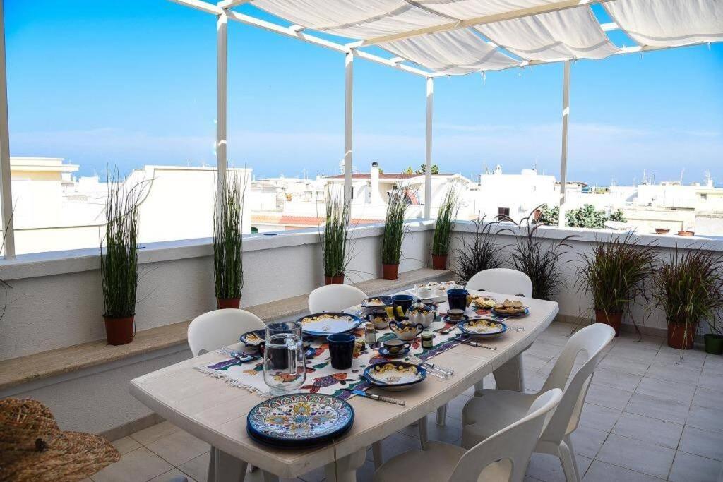 Апартаменты La Terrazza Di Alcino Торре-Канне Экстерьер фото